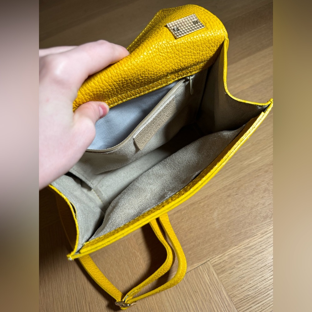Yellow Italian leather purse/crossbody bag - Picture 4 of 6